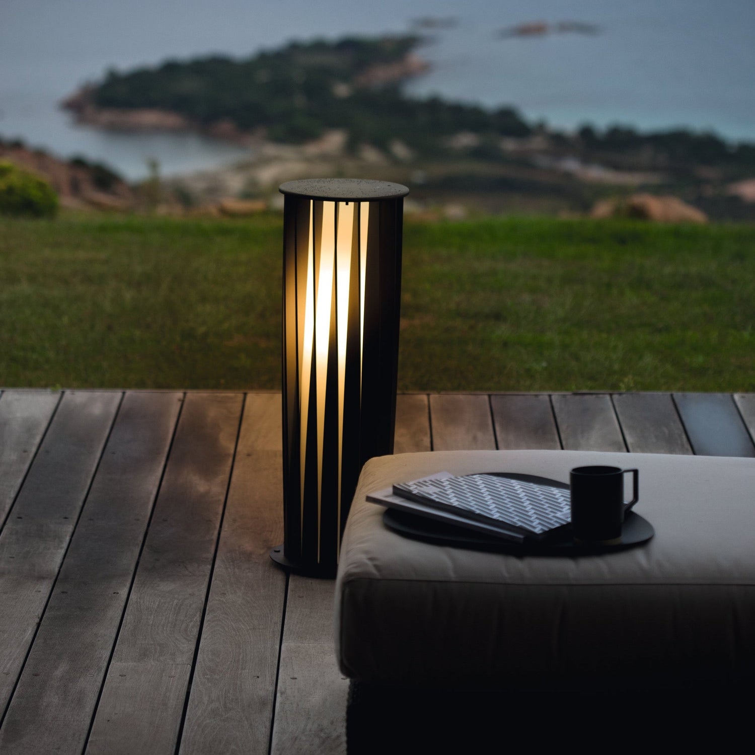 Unopiù Aton Stehleuchte groß – LED IP65, Graphitgrau, H 150 cm