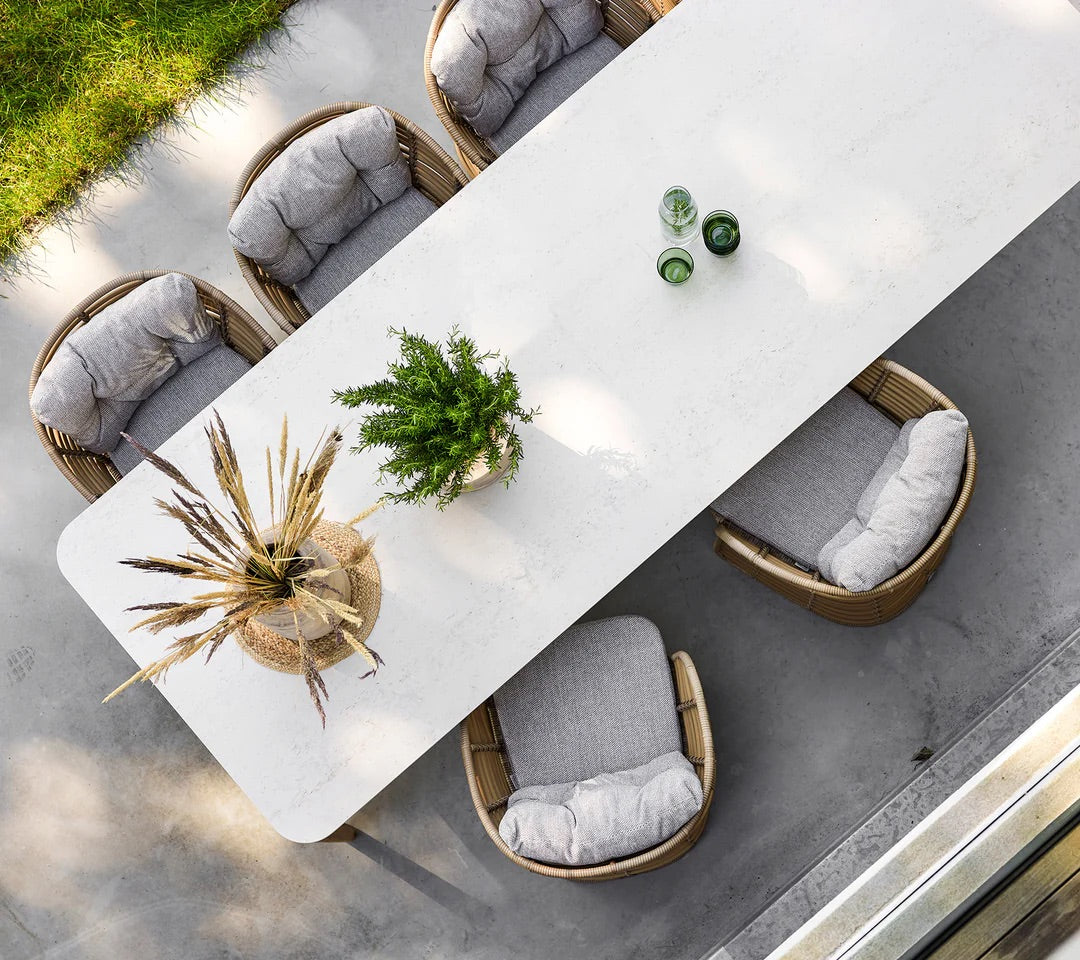 So gestalten Sie Ihr Outdoor-Wohnzimmer für den Frühling