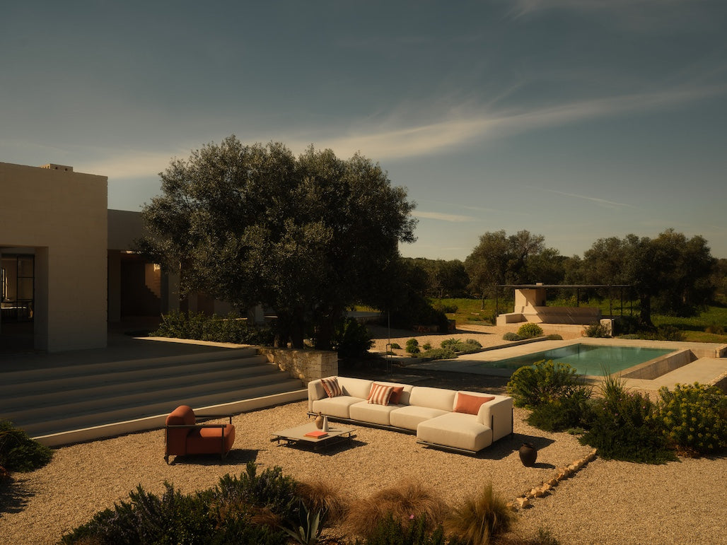 Erleben Sie mit Unopiu Davos Komfort pur – das Gartensofa für stilvolle Outdoor Lounges. Jetzt entdecken!