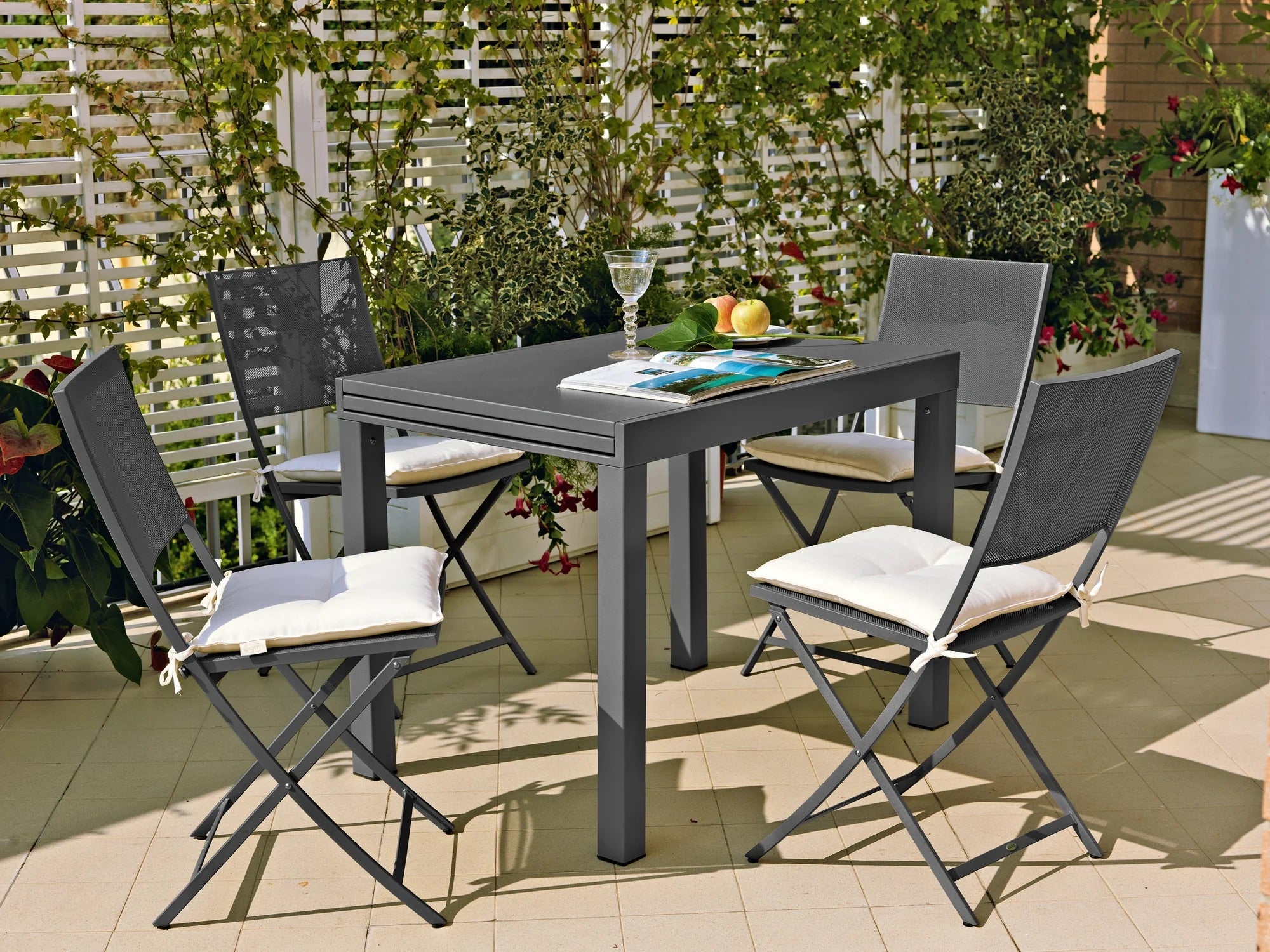 Unopiù Conrad Outdoor-Möbel für kompakte Terrassen- und Hospitality-Bereiche