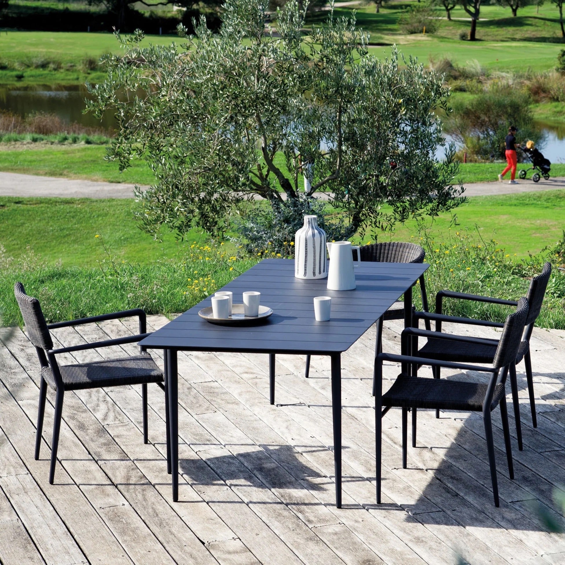 Unopiù Experience Outdoor-Möbel aus Aluminiumguss mit WaProLace Geflecht