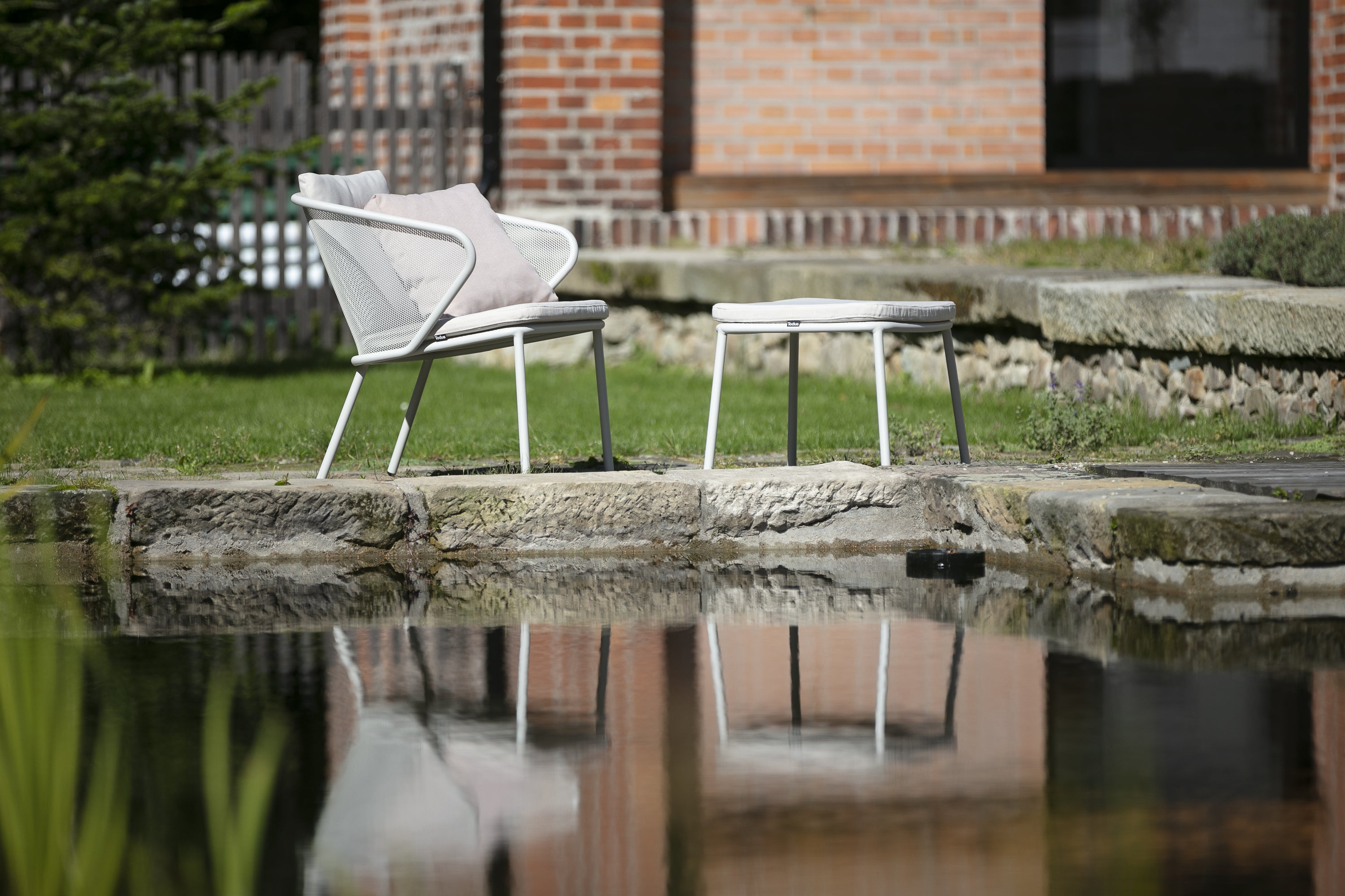 Todus I Condor Stool