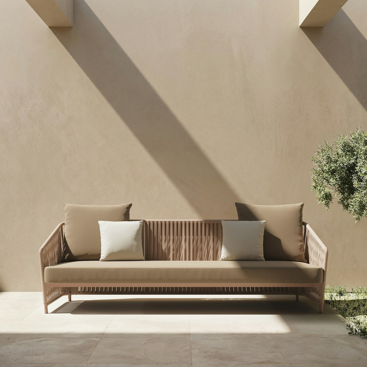 Kettal Bitta Lounge Sofa 3-Sitzer 250 cm – Frontansicht schräg