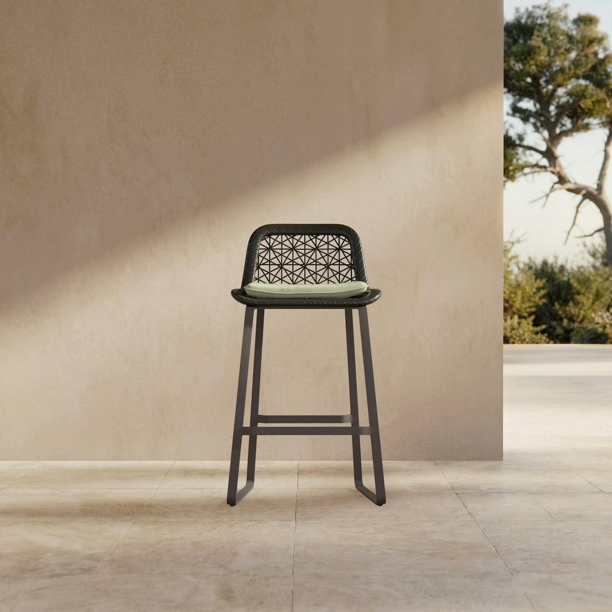 Kettal Maia Barstool – Frontalansicht