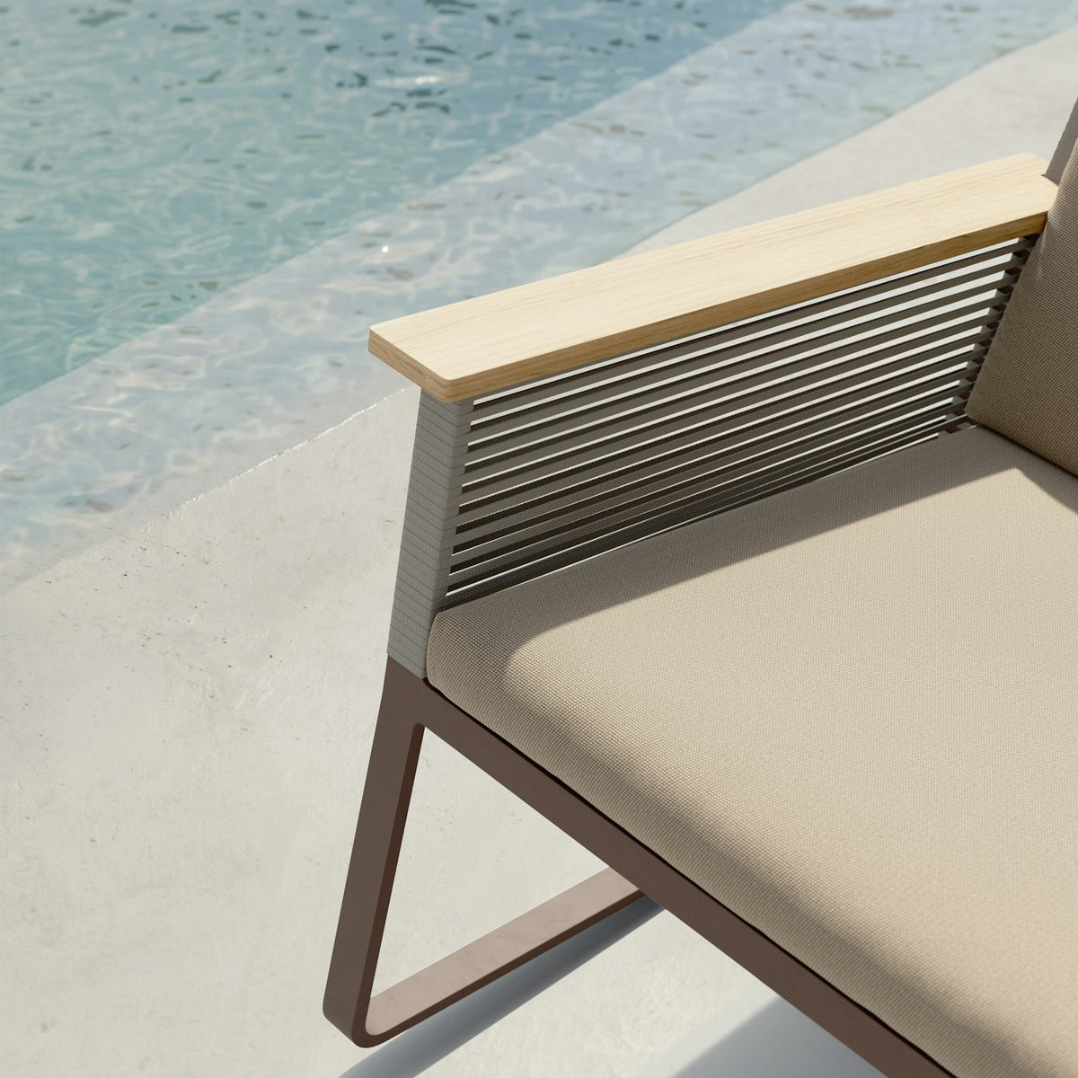 Kettal Landscape Clubsessel mit Teakarmlehnen – Detailansicht