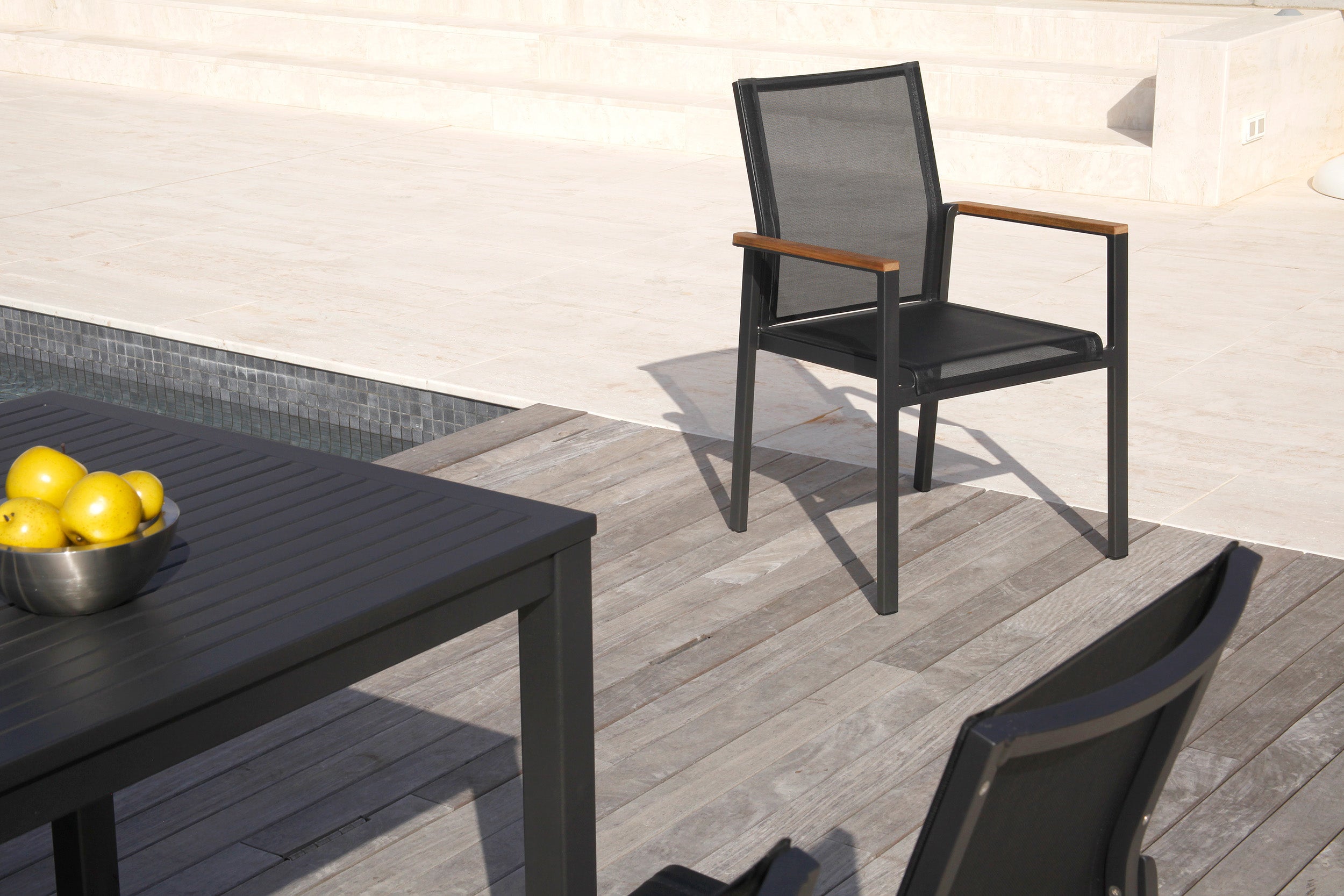 Barlow Tyrie I Aura Stuhl mit Armlehnen, stapelbar