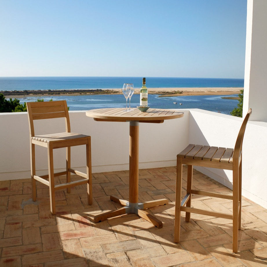 Der Bermuda Barstuhl ist aus hochwertigem Teakholz gefertigt.