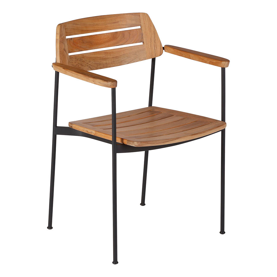 Der Barlow Tyrie Layout Armlehnenstuhl hat ein modernes Design mit schräger Rückenlehne und Armlehnen.