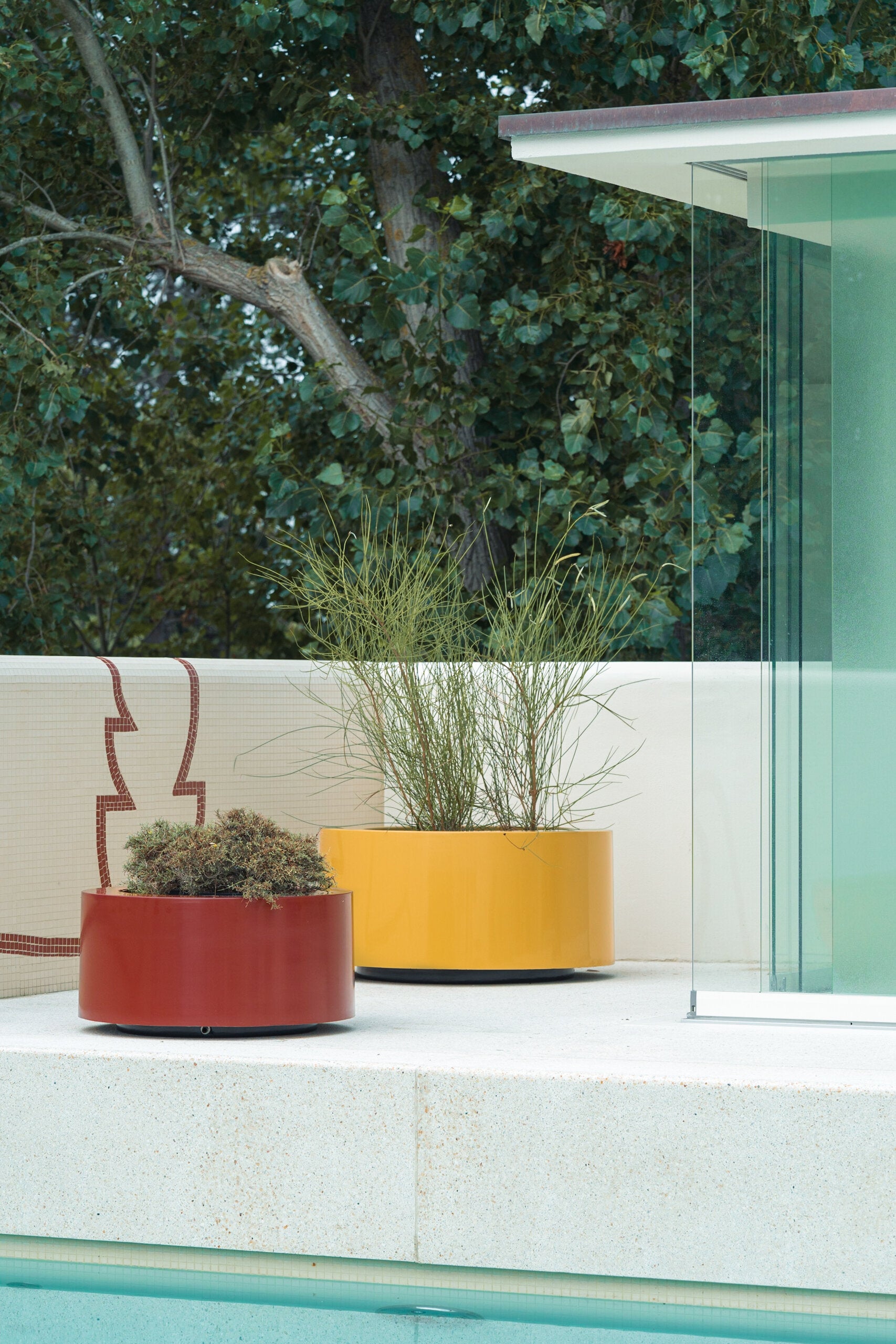 Lviv I Polyester Pflanzgefäß rund in vielen RAL Farben