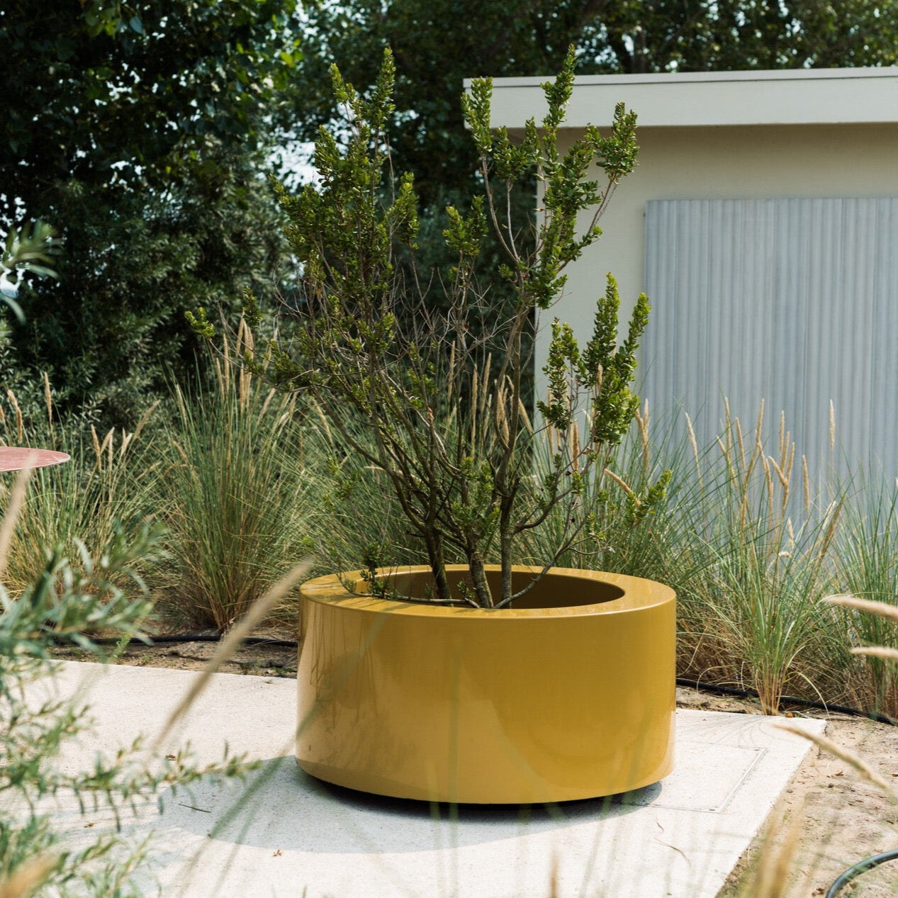 Lviv I Polyester Pflanzgefäß rund in vielen RAL Farben