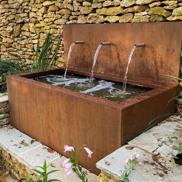 Fixed pond wall made of Corten steel 
