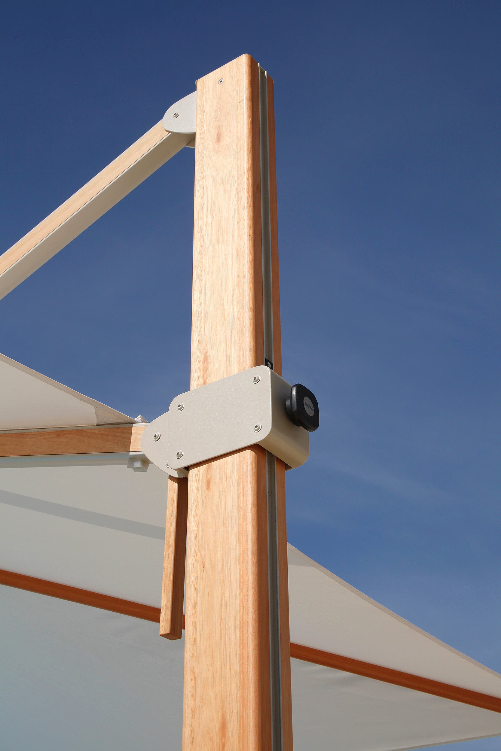 Barlow Tyrie I Napoli Cantilever Parasol 350 cm, square