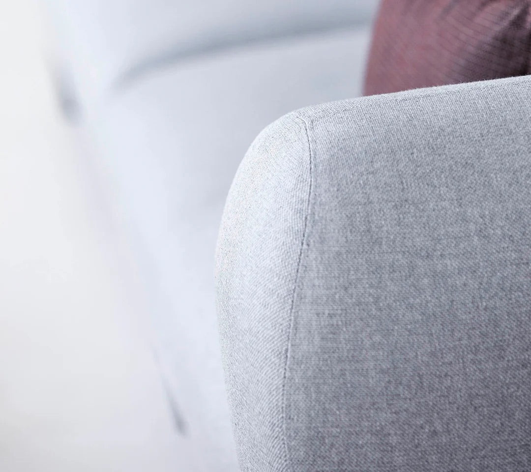 Cane-Line I Space Lounge mit kleiner Ablage