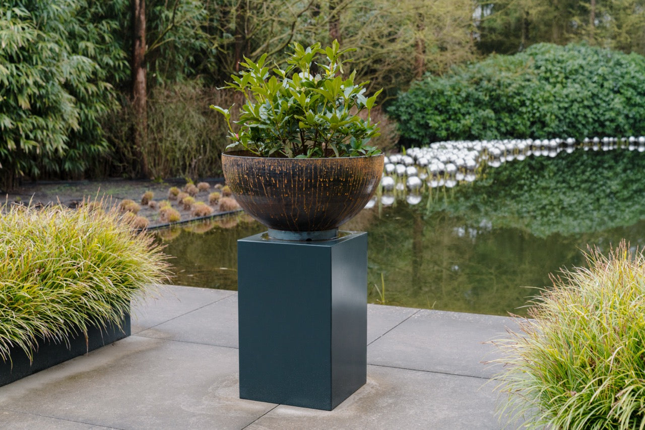 Adezz I Sockel aus Aluminium