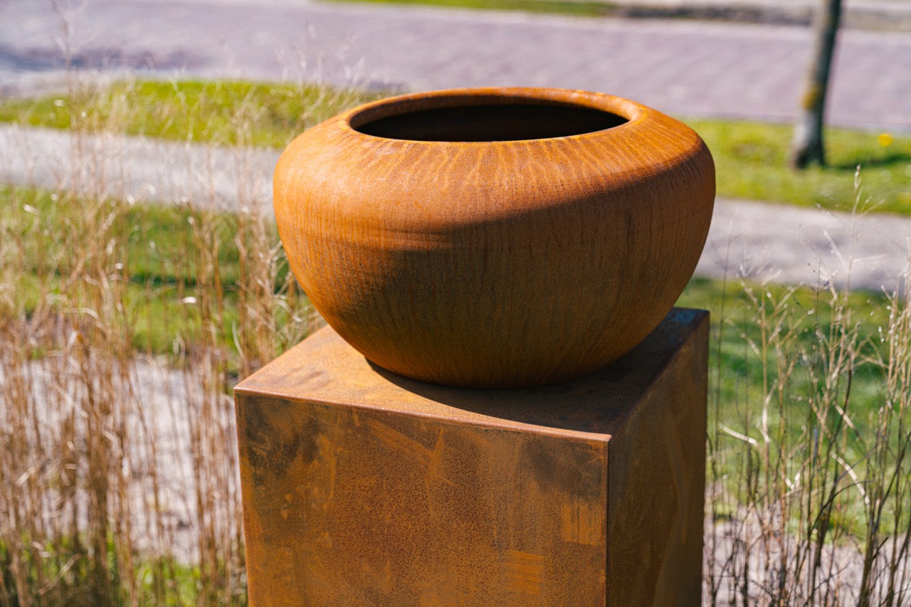 Adezz I Sockel aus Cortenstahl