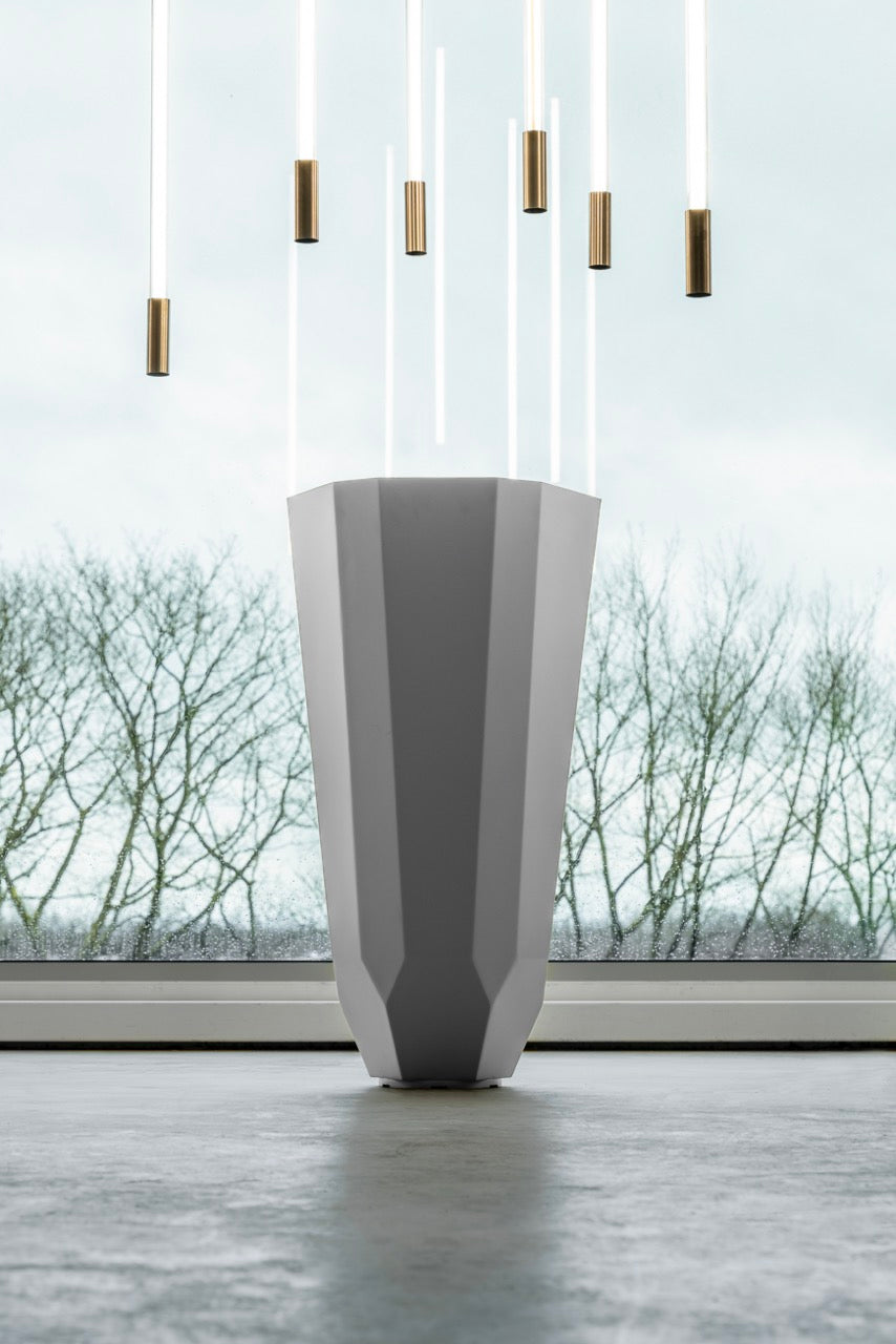 Korrosionsbeständig und kratzfest: Das FACET ist mit einer haltbaren Pulverbeschichtung überzogen, die vor Kratzern schützt und Korrosion verhindert.