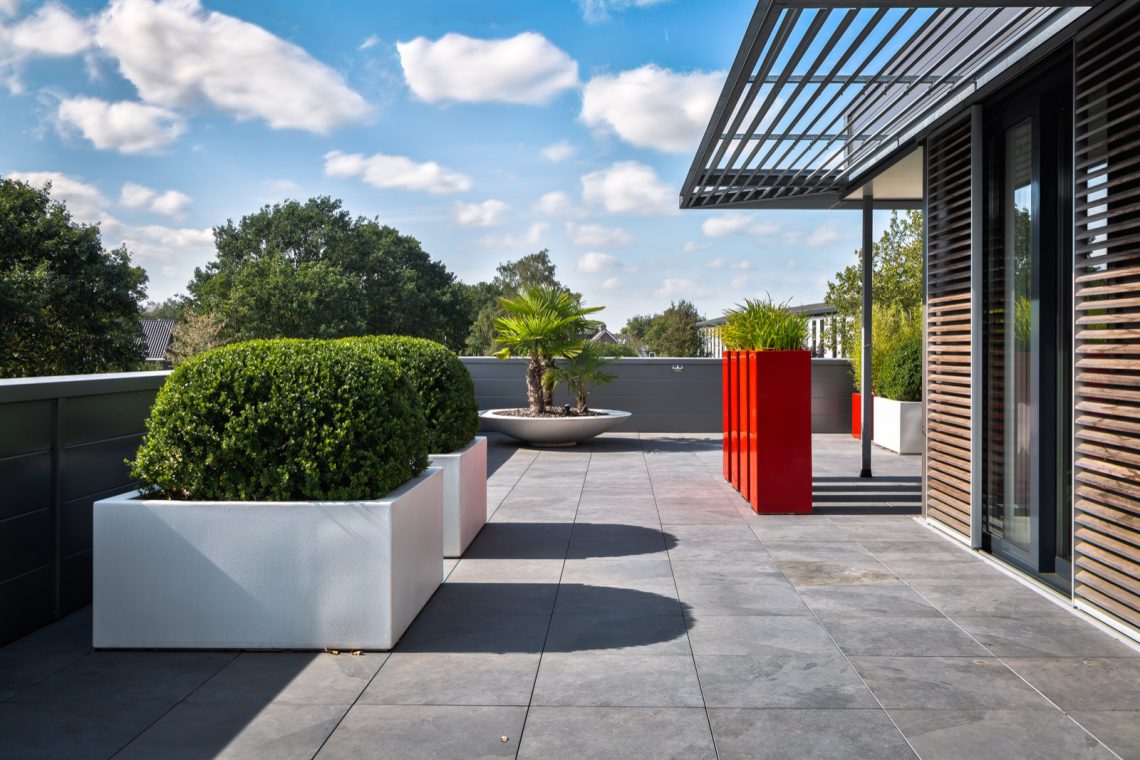 Robustes Aluminium Pflanzgefäß für jedes Wetter
Carrez Pflanzgefäße aus Aluminium sind wetterbeständig und kratzfest. Ideal für alle, die eine langfristige Lösung für ihre Gartenbepflanzung suchen.