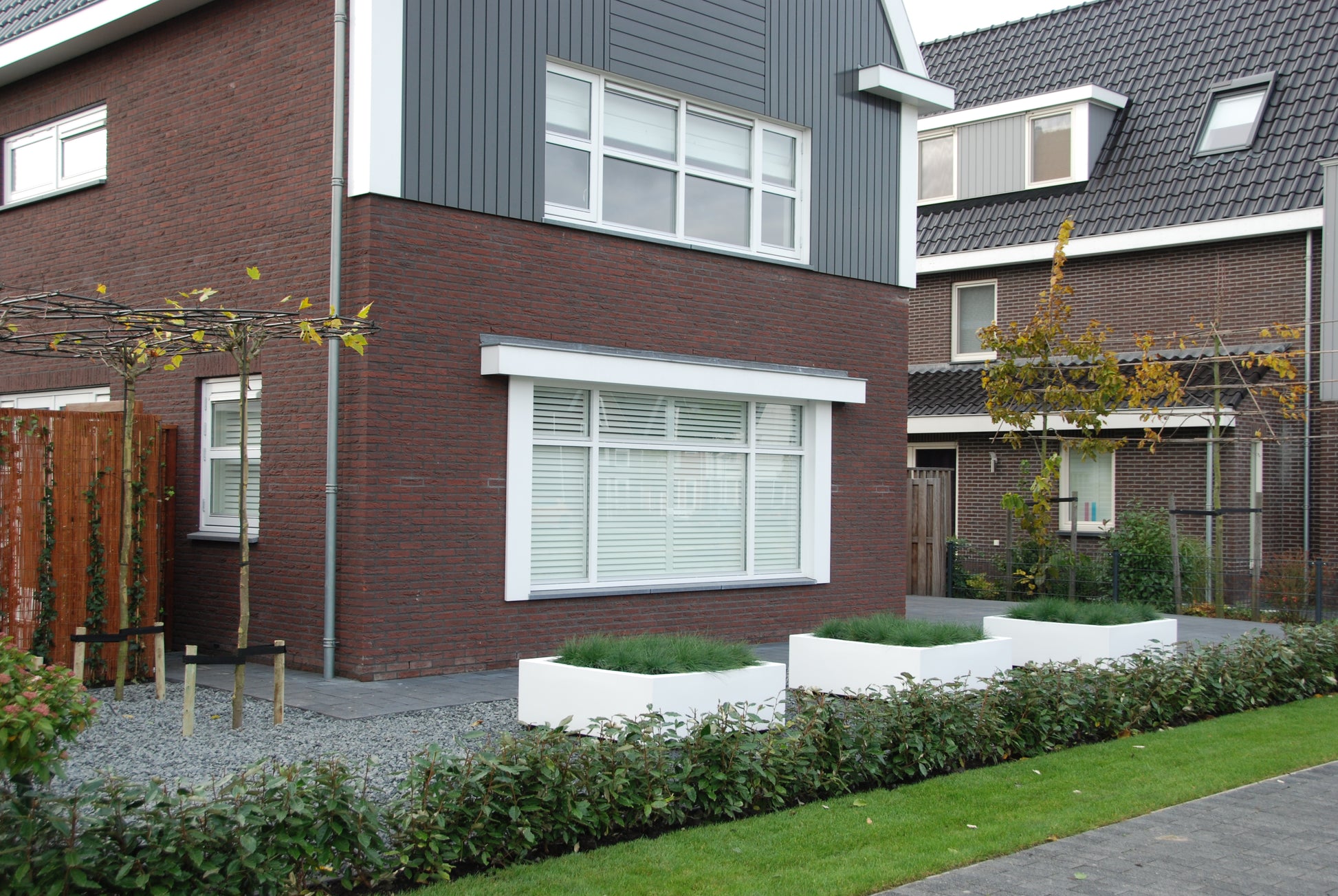 Kratzfestes Aluminium Pflanzgefäß für ein dauerhaft schönes Gartenbild
Dank der robusten Pulverbeschichtung bleibt das Carrez Pflanzgefäß auch nach Jahren der Nutzung in Top-Zustand.