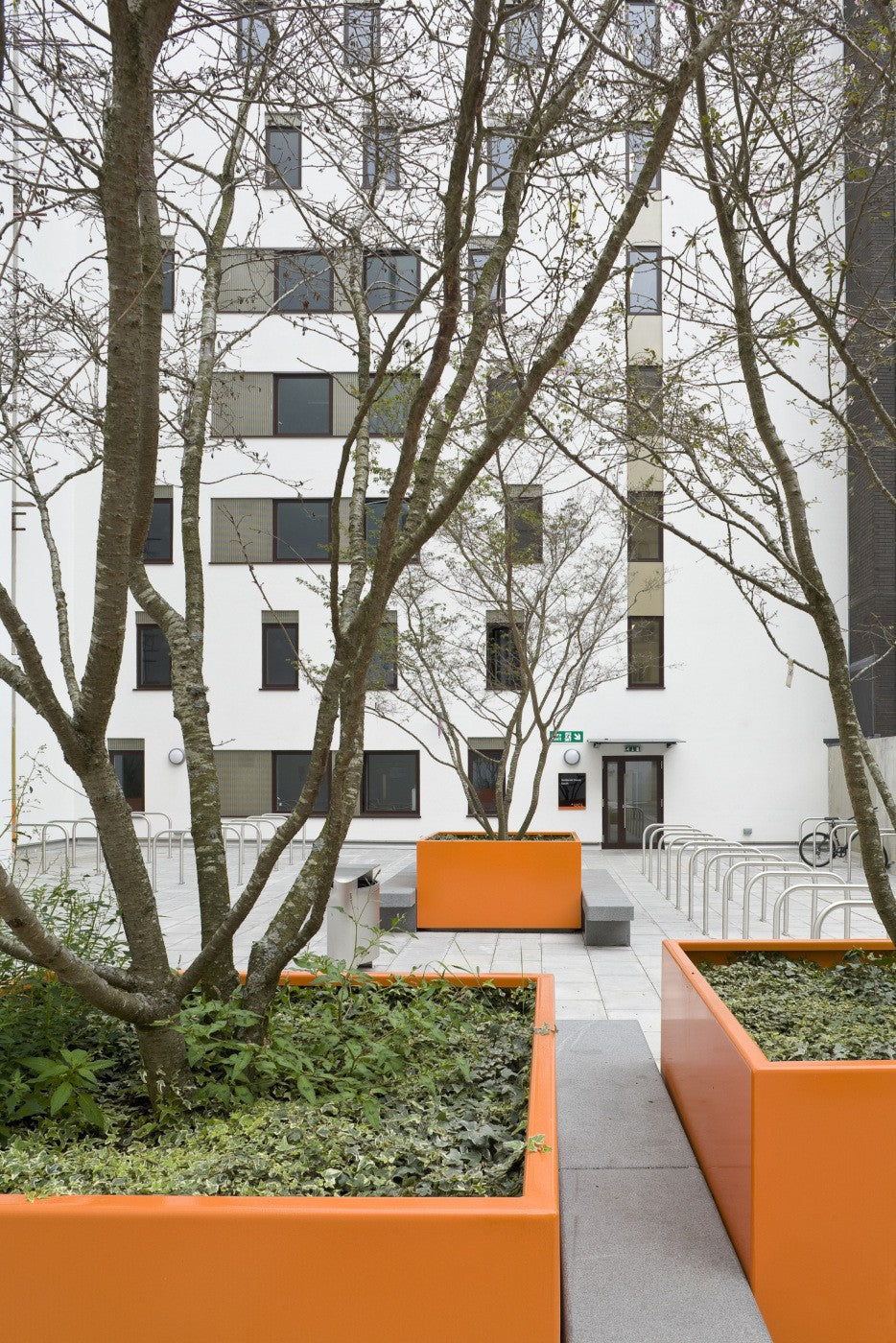 Wetterbeständiges Aluminium Pflanzgefäß – Der perfekte Begleiter für Ihre Pflanzen
Das Adezz Carrez Pflanzgefäß trotzt allen Witterungsbedingungen und behält über Jahre hinweg seine Schönheit.