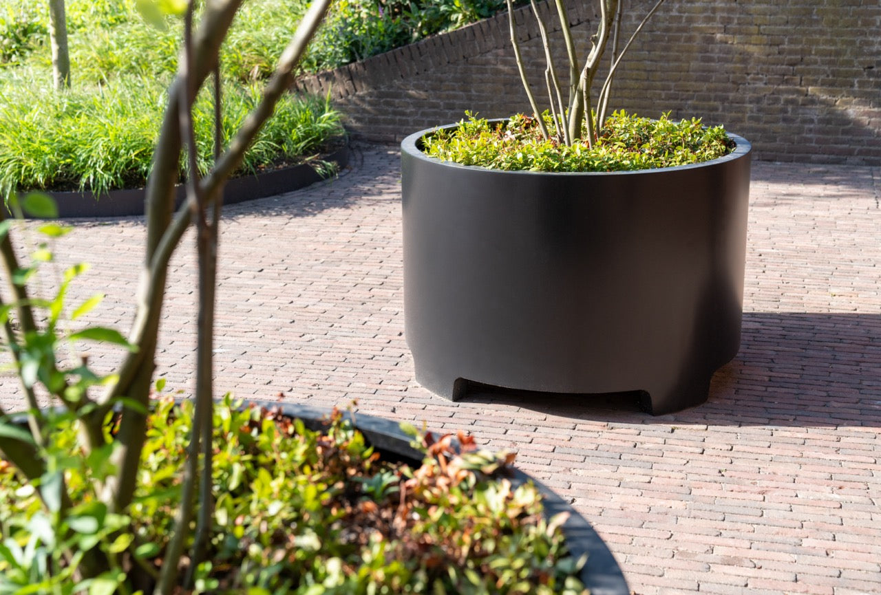 Das moderne Design und die Auswahl an eleganten Farben machen den CIRCUM zum Blickfang in jedem Garten.