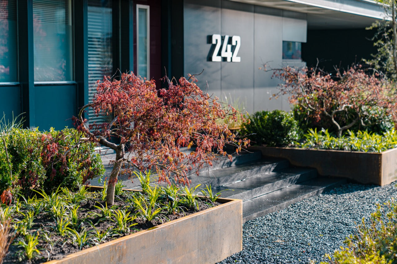 Adezz I Carrez aus Cortenstahl, quadratisch