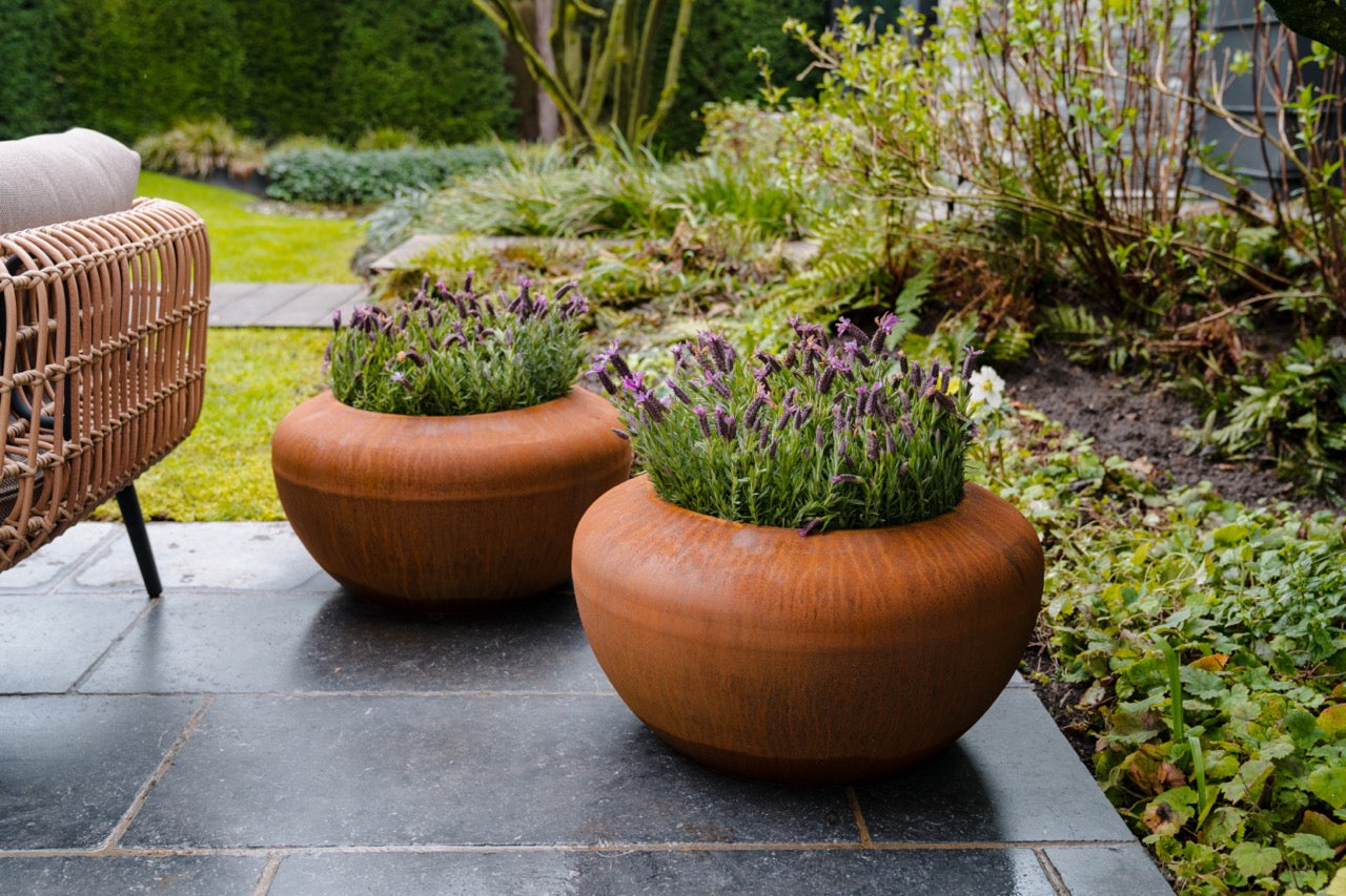 Adezz I Onyx Pflanzgefäß aus Cortenstahl