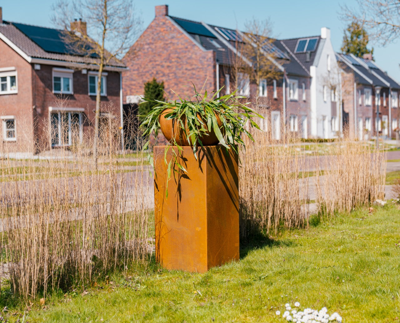 Adezz I Onyx Pflanzgefäß aus Cortenstahl