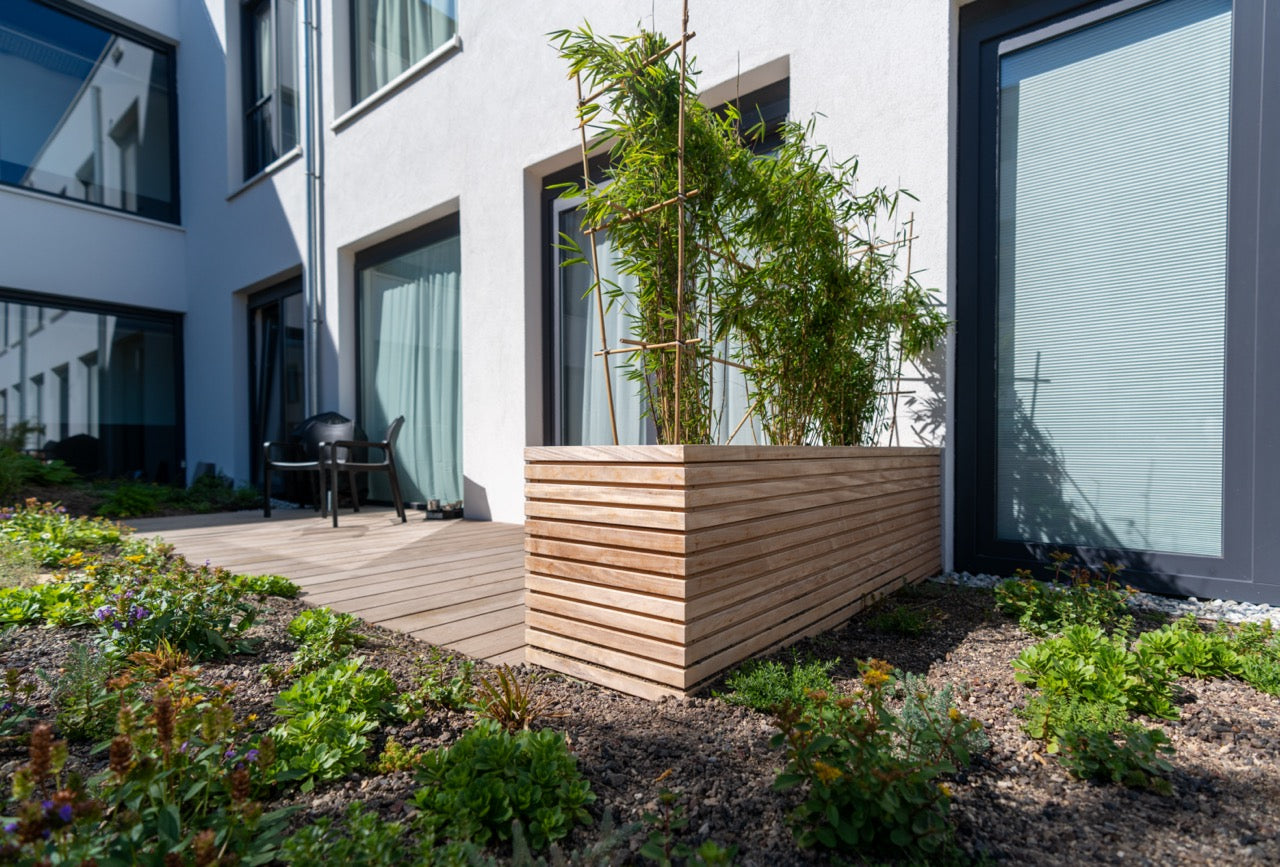 Mit dem Malaga Rhombus Pflanzgefäß können Sie Ihre Pflanzen in einem stabilen, widerstandsfähigen Behälter gedeihen lassen. Es bleibt auch bei wechselndem Wetter in hervorragendem Zustand und benötigt keine Pflege.