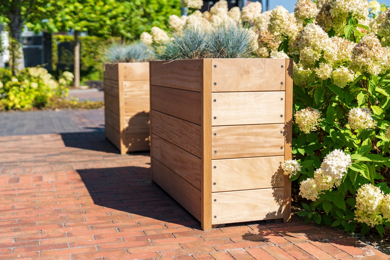 Einfache Bepflanzung und Pflege Das CARREZ Pflanzgefäß macht es Ihnen leicht: Mit einem wurzelfesten Tuch im Boden und hochwertigen Edelstahl-Schrauben bleibt alles an seinem Platz. Setzen Sie Ihre Pflanzen einfach in die passende Erde und erfreuen Sie sich an einem robusten Pflanzgefäß, das lange Freude bereitet.