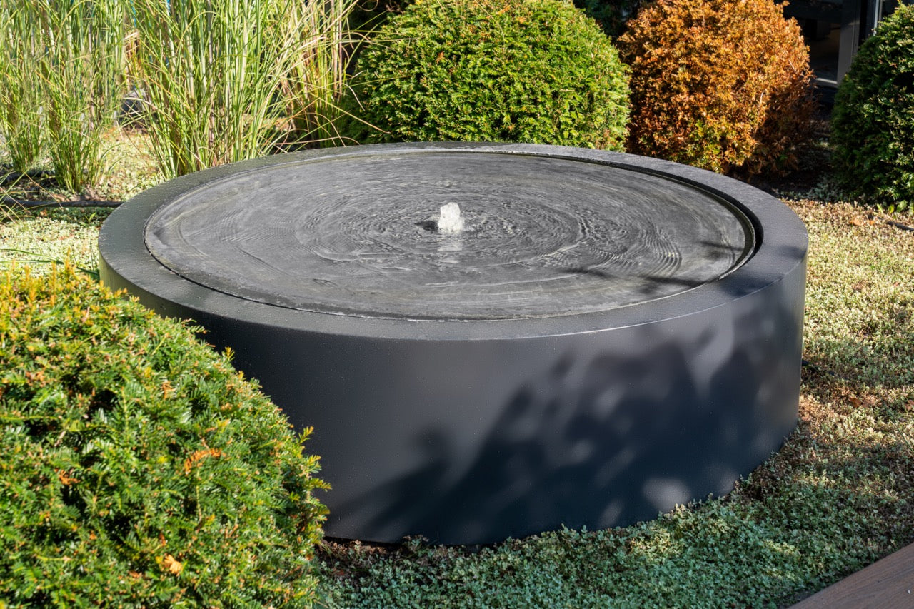 Adezz I Wassertisch rund aus Aluminium mit LED und Pumpe