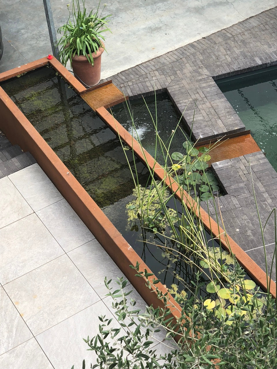 Adezz I Teich aus Cortenstahl