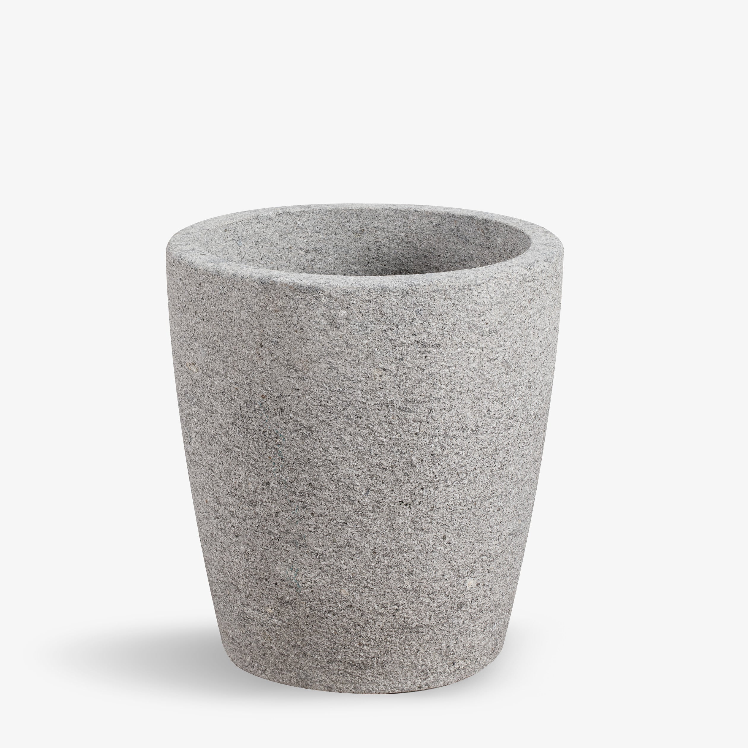 ATRIUM By VELTHA® – Pflanzgefäß aus Naturstein, Invertierte Kegelform in Peperino oder Travertin