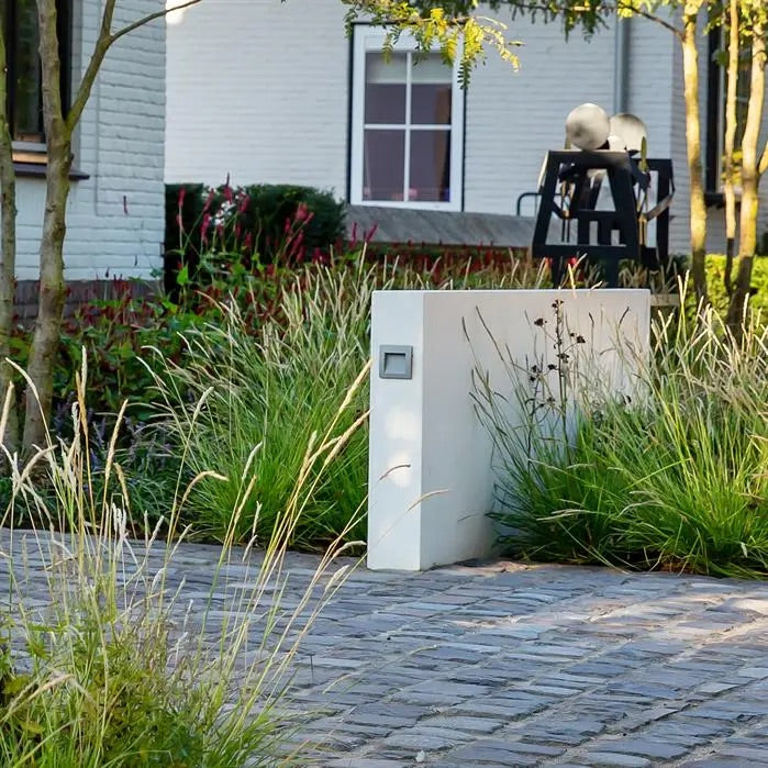 Adezz I Wand freistehend aus Aluminium