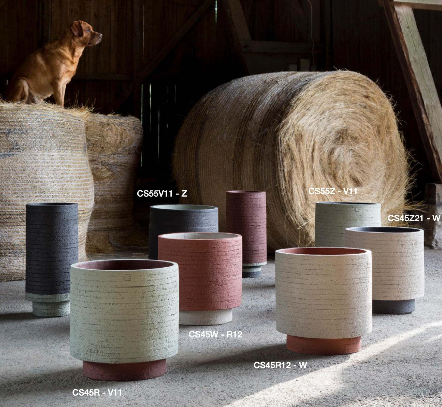 Erlebe handgefertigte Qualität mit Atelier Vierkant's CS45 & CS55 Terrakotta-Gefäßen.