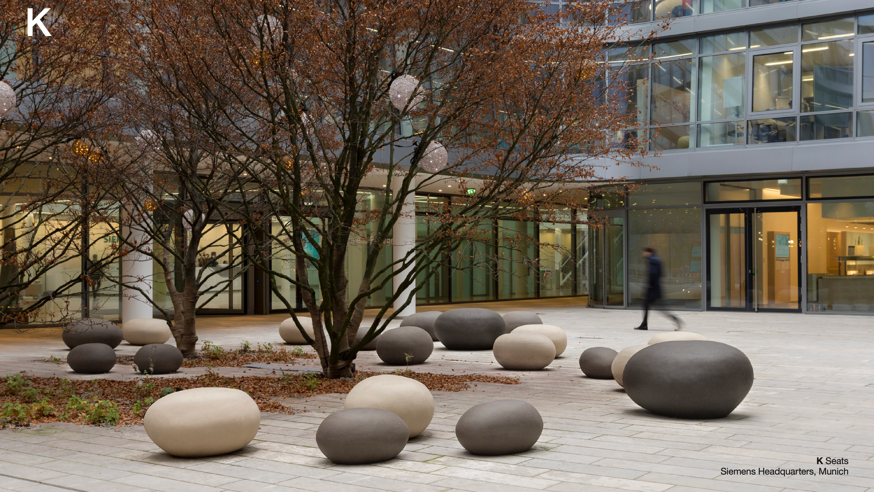 Erhältlich in verschiedenen Farben, darunter cork, white, nordic white und grey.
