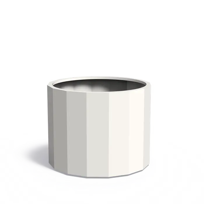 Zeitlose Eleganz für Ihren Garten
Das BOXER Aluminium-Pflanzgefäß bringt stilvolle Akzente in Ihren Außenbereich. Seine schlichte Schönheit fügt sich harmonisch in jede Gartenlandschaft ein und verleiht Ihrem Raum ein zeitloses Flair. Über Jahre hinweg können Sie sich an seiner ansprechenden Erscheinung erfreuen.