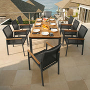 Die Essgruppe Aura ist ein Set aus einem Tisch und 8 Stühlen, ideal für den Außenbereich.