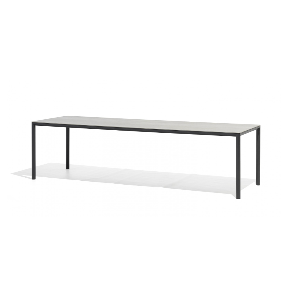 Todus Alca dining table in different sizes