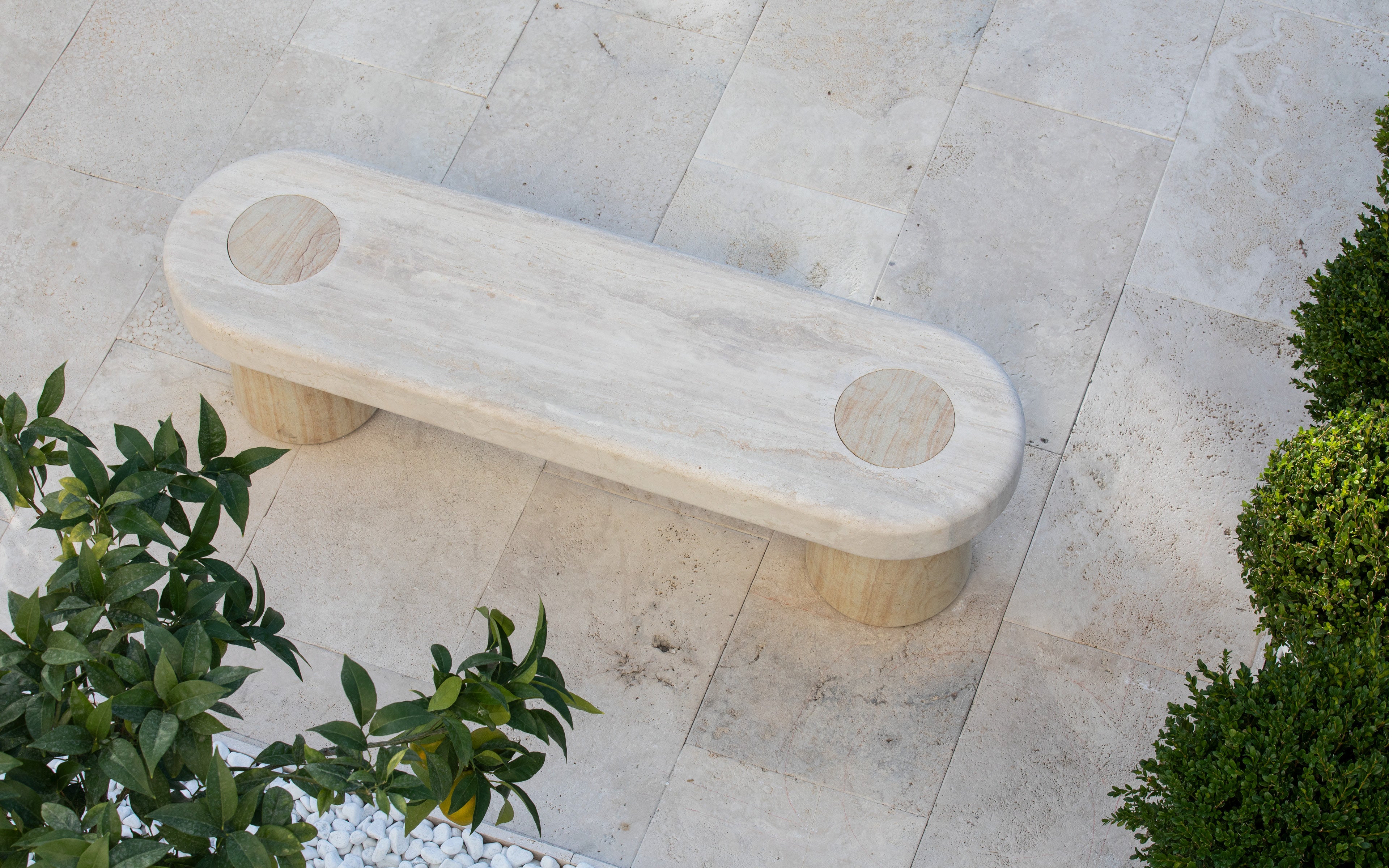 Sitzbank Clio By VELTHA® – Zeitloses Design aus Travertin für Ihren Garten