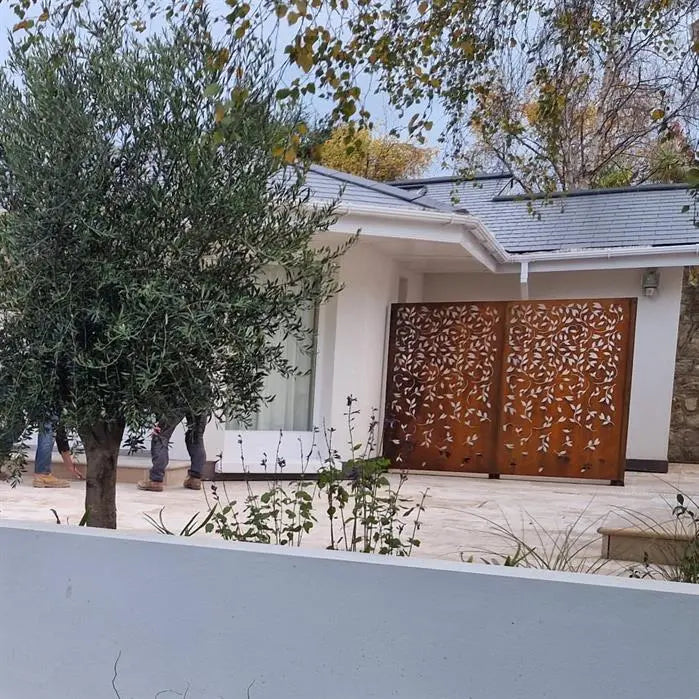 Das dekorative Blättermuster verleiht jedem Außenbereich eine einzigartige Optik.