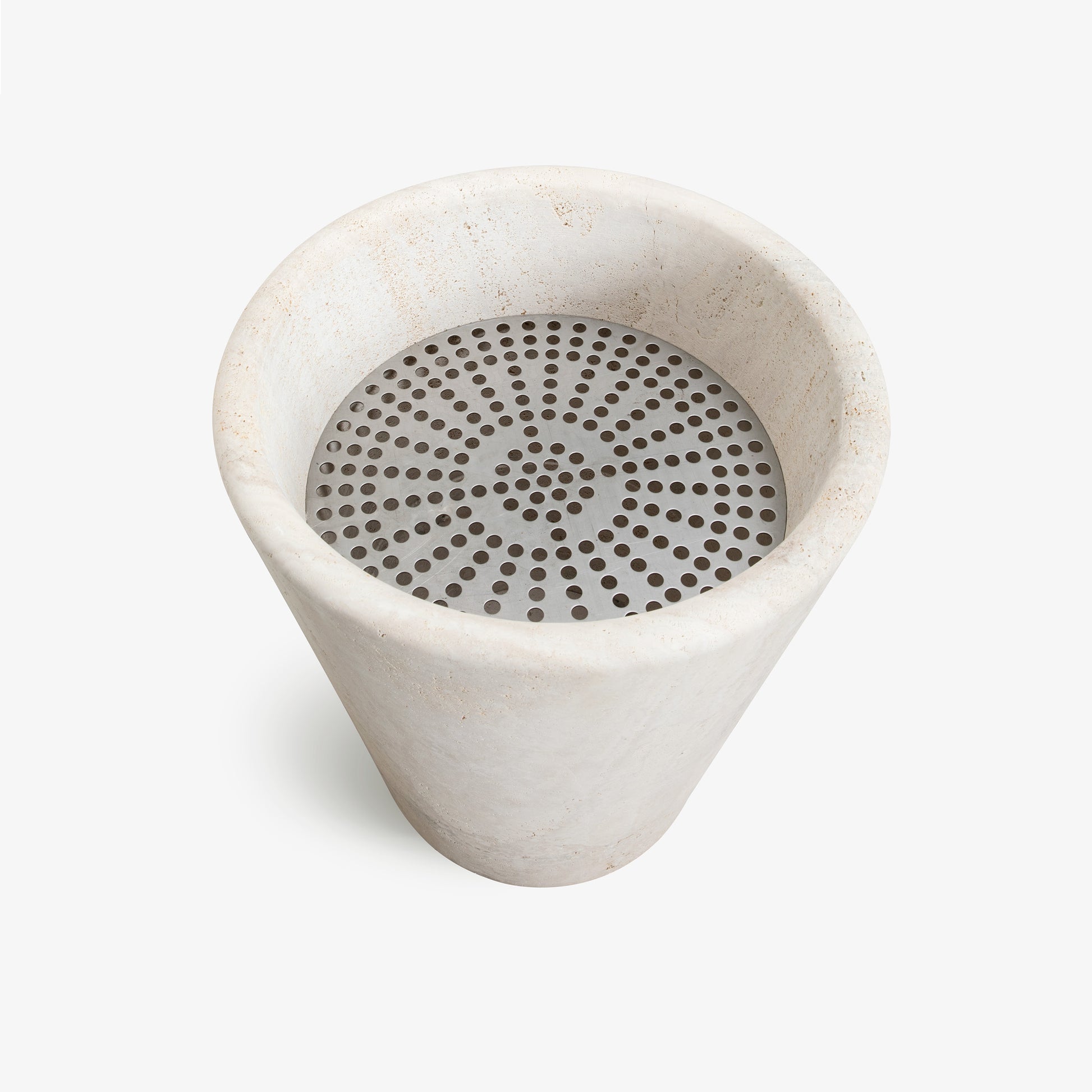 Der Travertin bietet natürliche Farbtöne von Creme bis Gold, die in jeder Umgebung einen warmen Akzent setzen.
