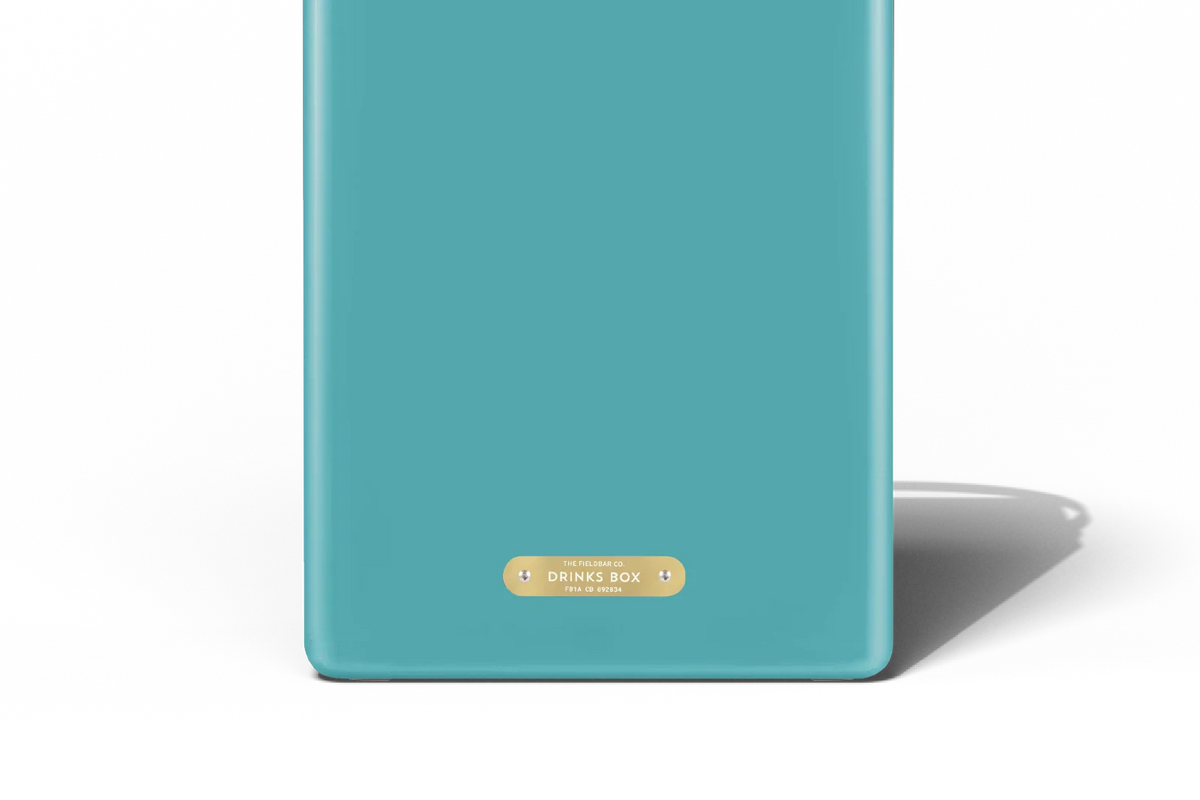 Detailansicht Fieldbar Drinks Box Bazaruto Blue mit Messingplakette
