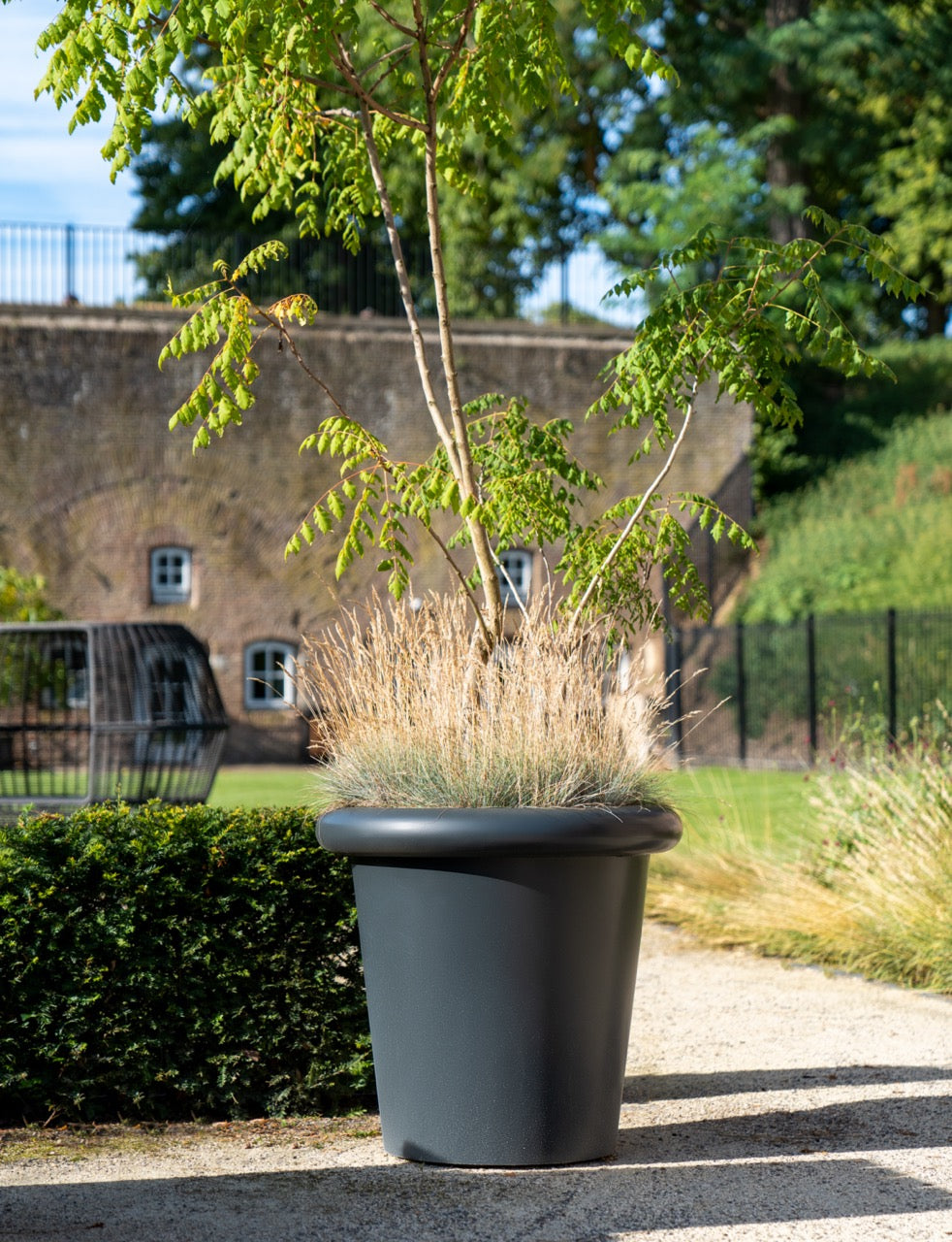 Adezz I Tube Pflanzgefäß aus beschichtetem Stahl