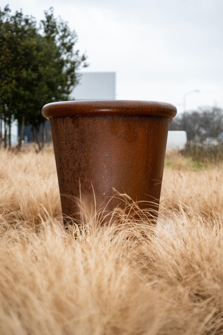 Der Durchmesser beträgt zwischen 70 und 100 cm, die Höhe zwischen 60 und 95 cm.