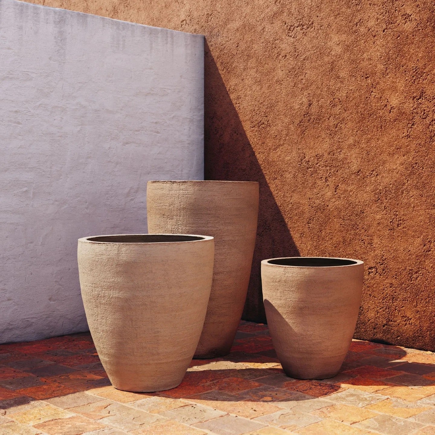 Domani Graz Topf Ø60 × H64 cm, Ton, rot, stilvolle Terrasse