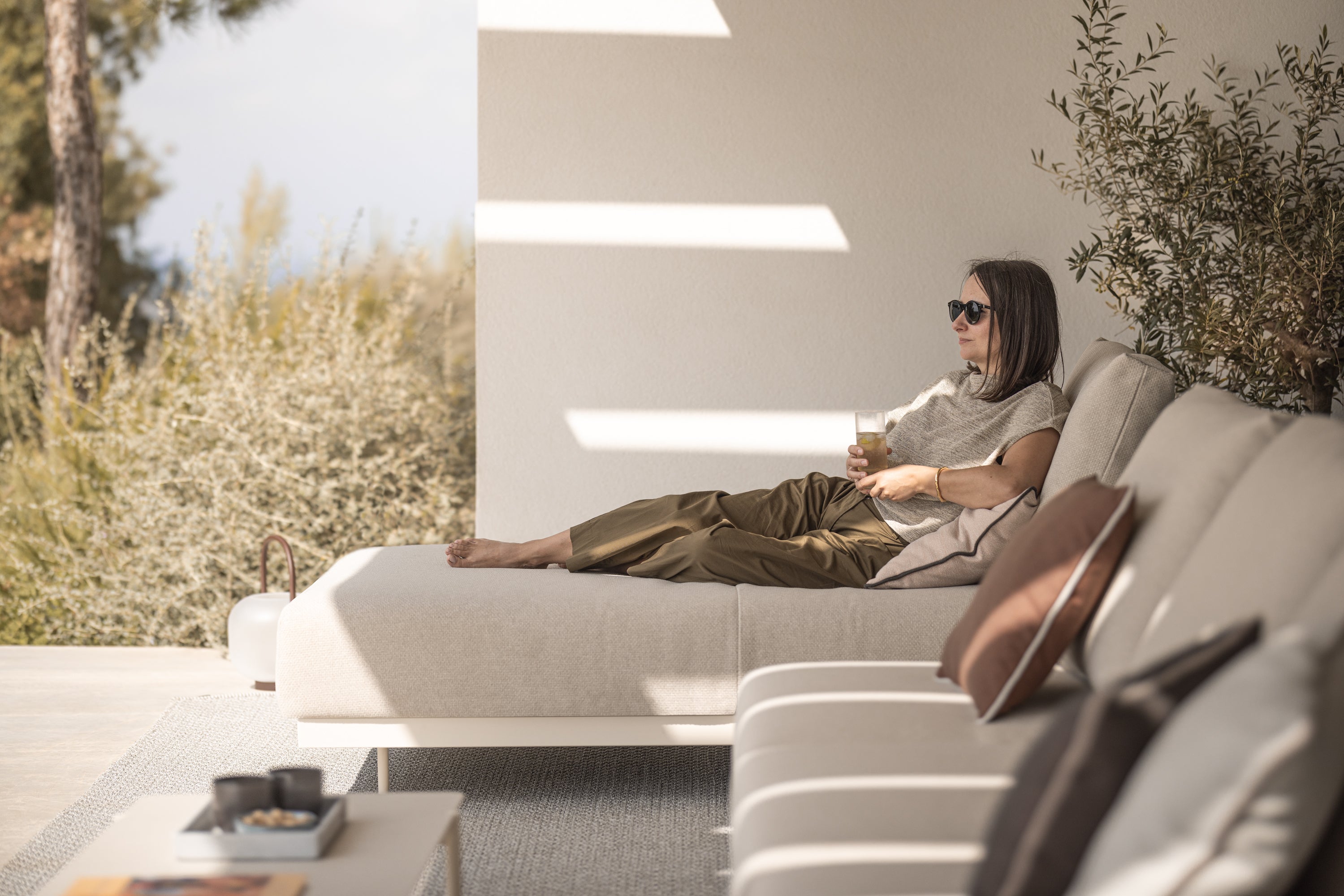 Todus I Dongo Chaiselongue mit niedriger Armlehne rechts