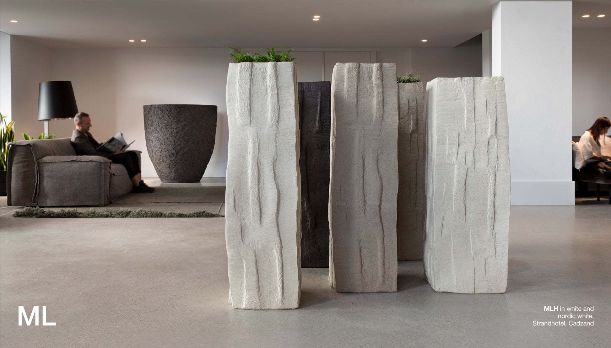 Hoher-Design-Blumenkuebel-ML130-Eingangsbereich-Gartenarchitektur-winterfest-anthrazit