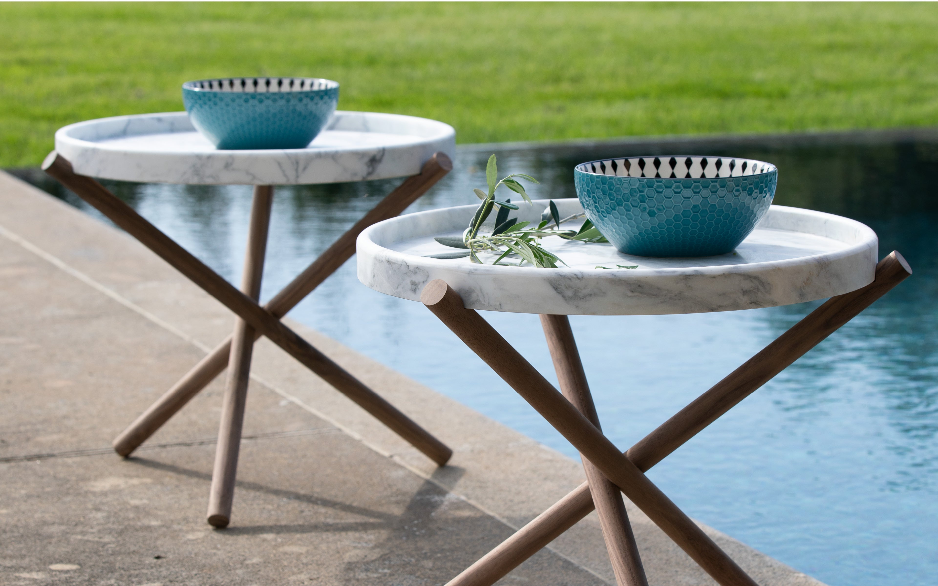 LASE By VELTHA® – Eleganter Beistelltisch aus Walnussholz und Carrara-Marmor