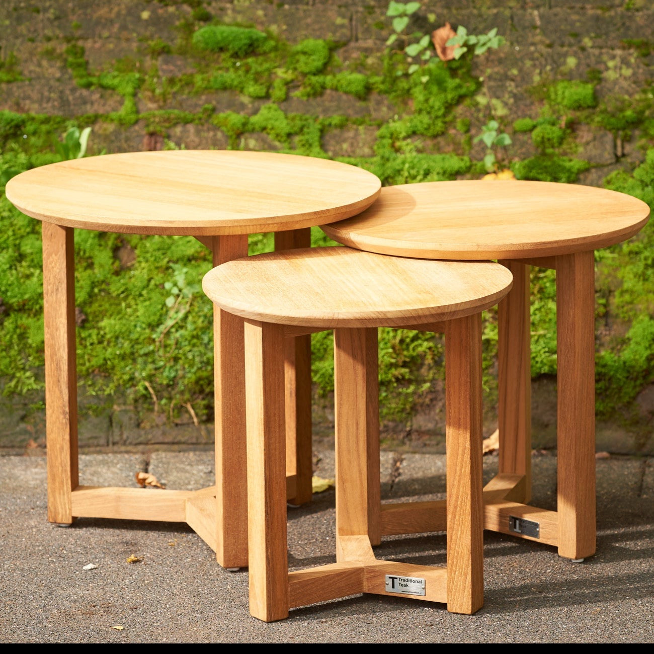 Traditional teak Manon small round side tables