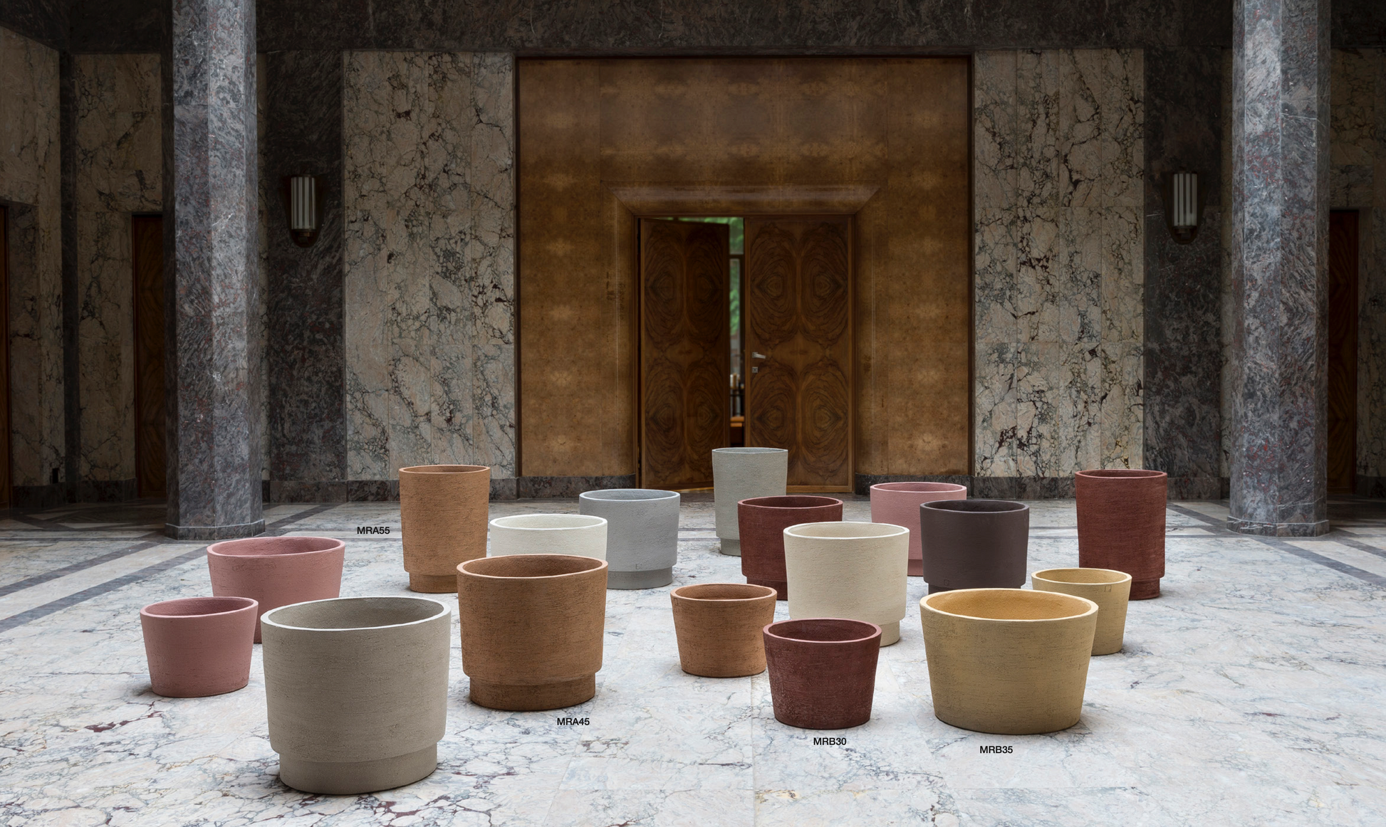 Terrassen-Deko-MRB-Atelier-Vierkant-Ton-schwarz-flache-Form